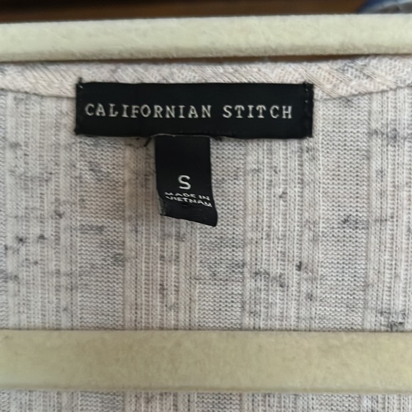 CALIFORNIAN STITCH Oatmeal Blend Tie Front Button V-Neck Top, Size Small, EUC. - Picture 3 of 8